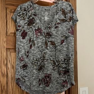 Super Cute V Neck Maurice’s Top Size Medium